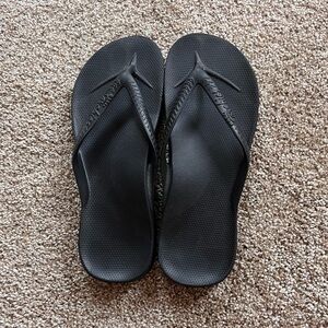 Archie’s Women’s Flip Flops